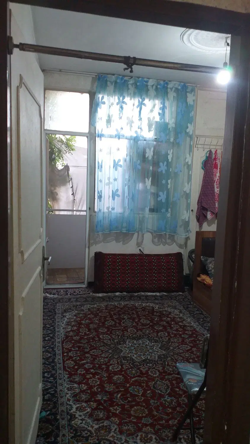 ۵۵ متری طبقه اول  با پارکینگ   ۹شرقی