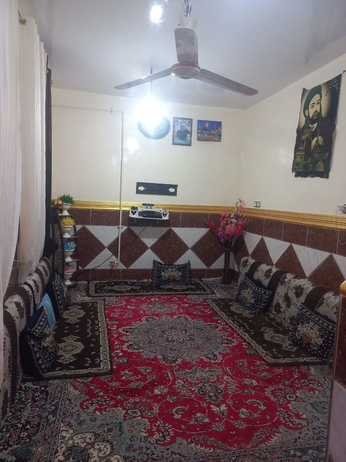 یک منزل بفروش میرسد
