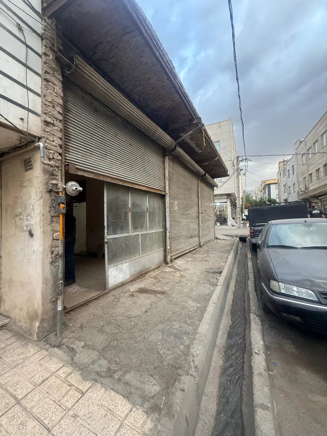 سه باب مغازه مجزا و ۸۵ متر انباری
