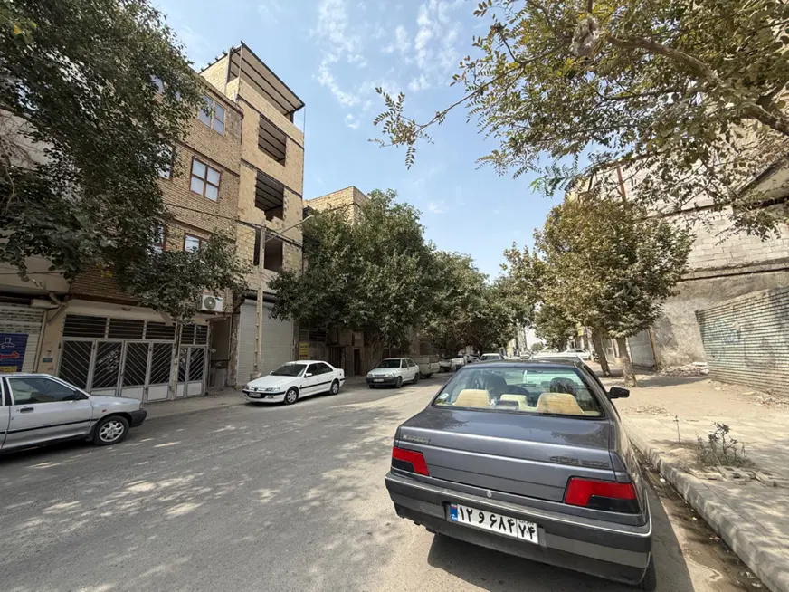 اپارتمان همکف با پارکینک اختصاصی کشاورز ۷_۷