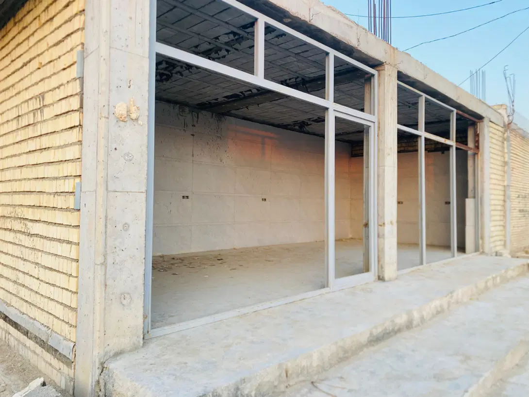خانه نیمه کاره همراه با مغازه
