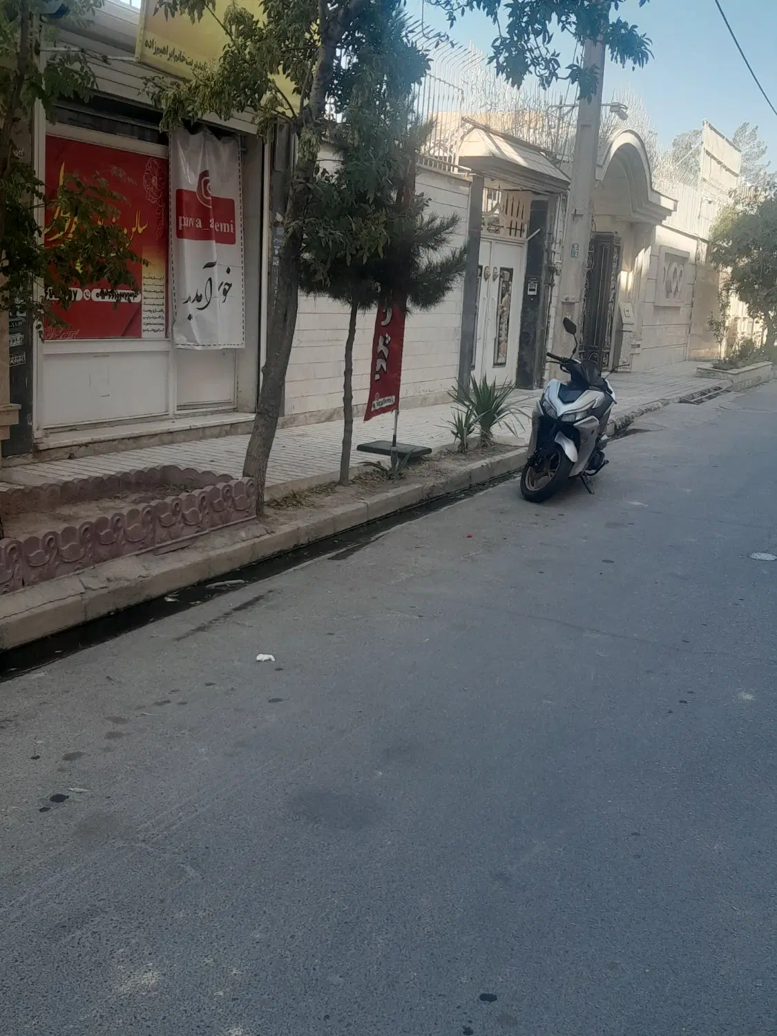 مغازه تجاری ۳۰متر واقع در واوان خیابان ۴۲شرقی