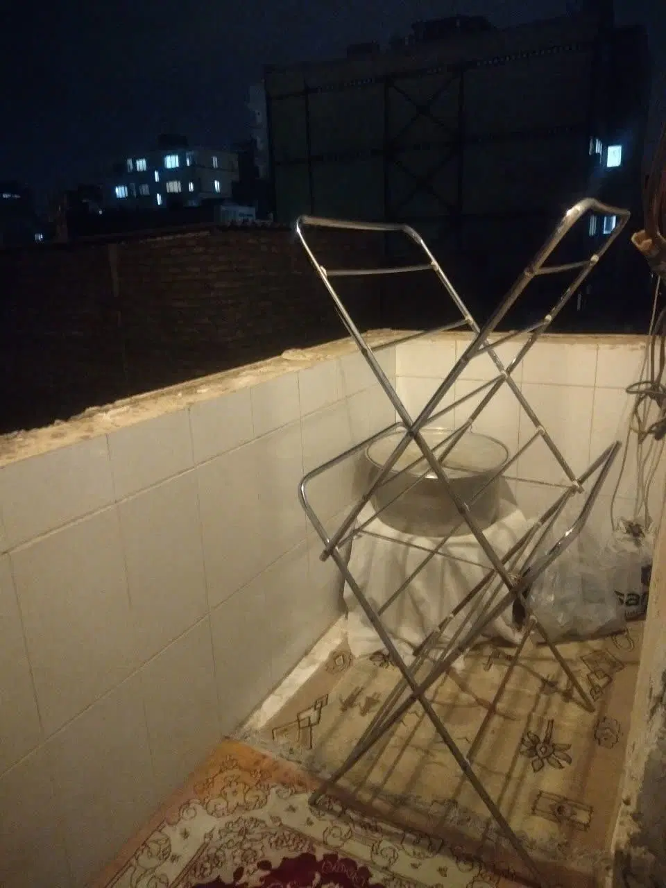 فروسرخ یگ  آپارتمان مسکونی
