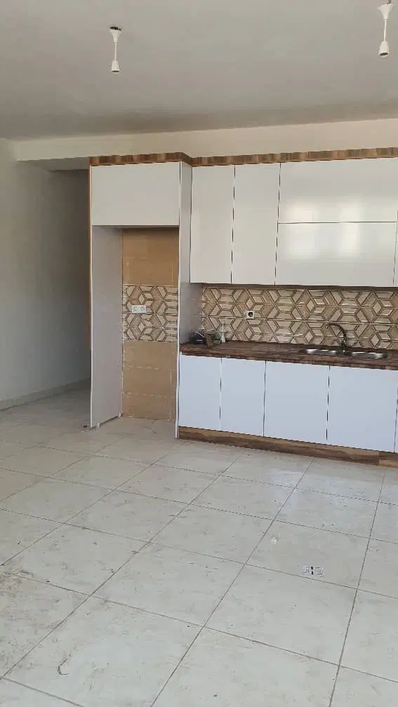 واحد ۹۰ متری میدان خیام خیابان رجایی