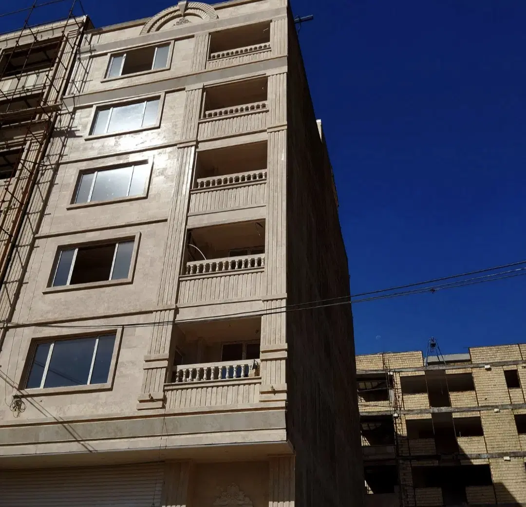 واحد حیاط دار ۲۱۰ متری شاپوری