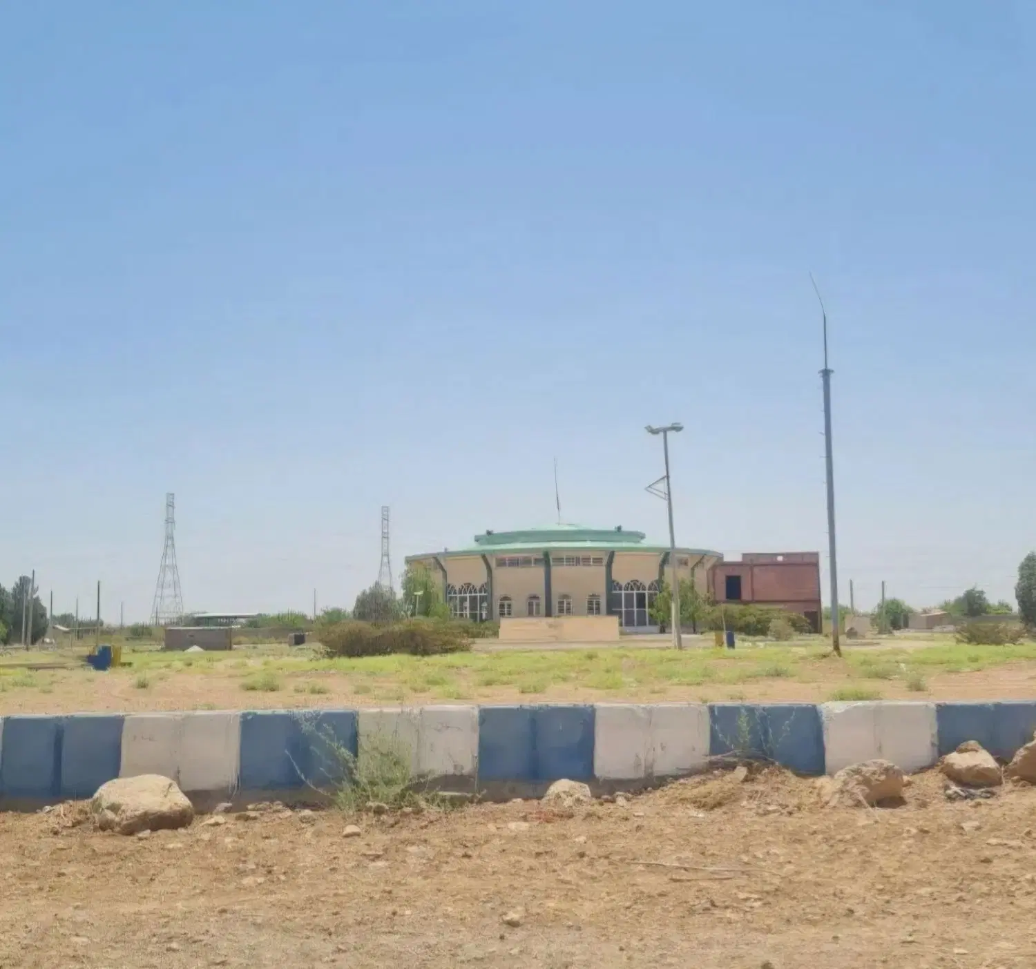 زمین دهکده گلها