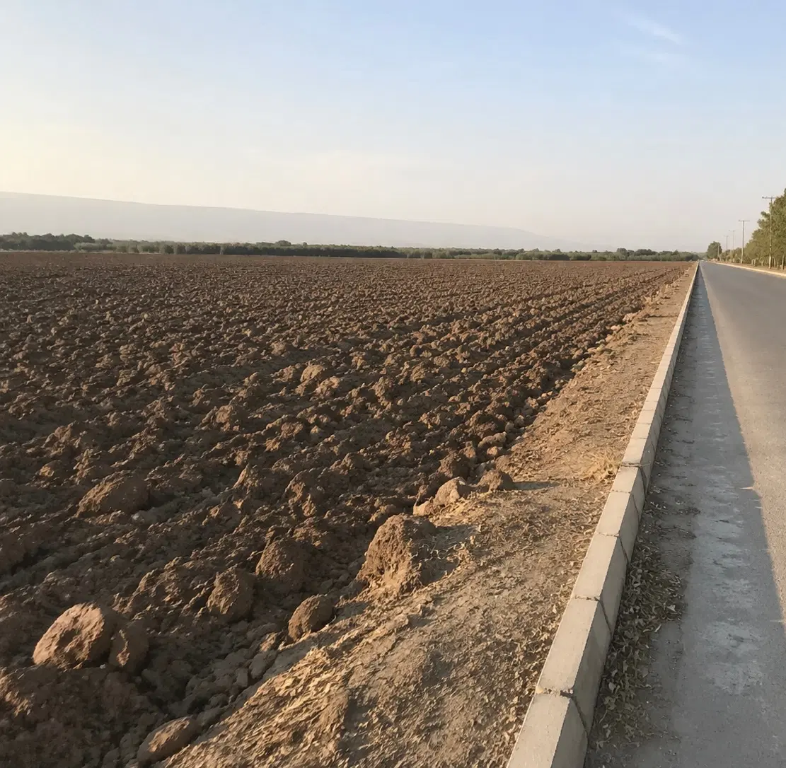 زمین بر خیابون اصلی رشتاباد