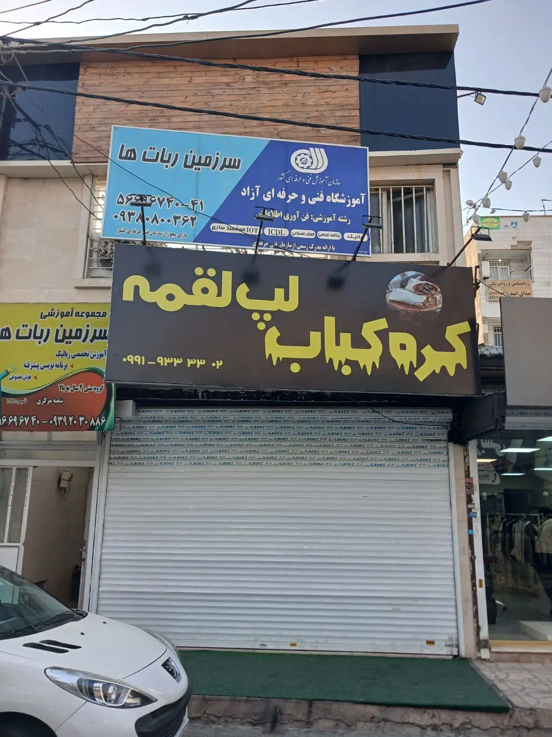 مغازه تجاری با دهنه5 در یکی از کوچه های پر تردد