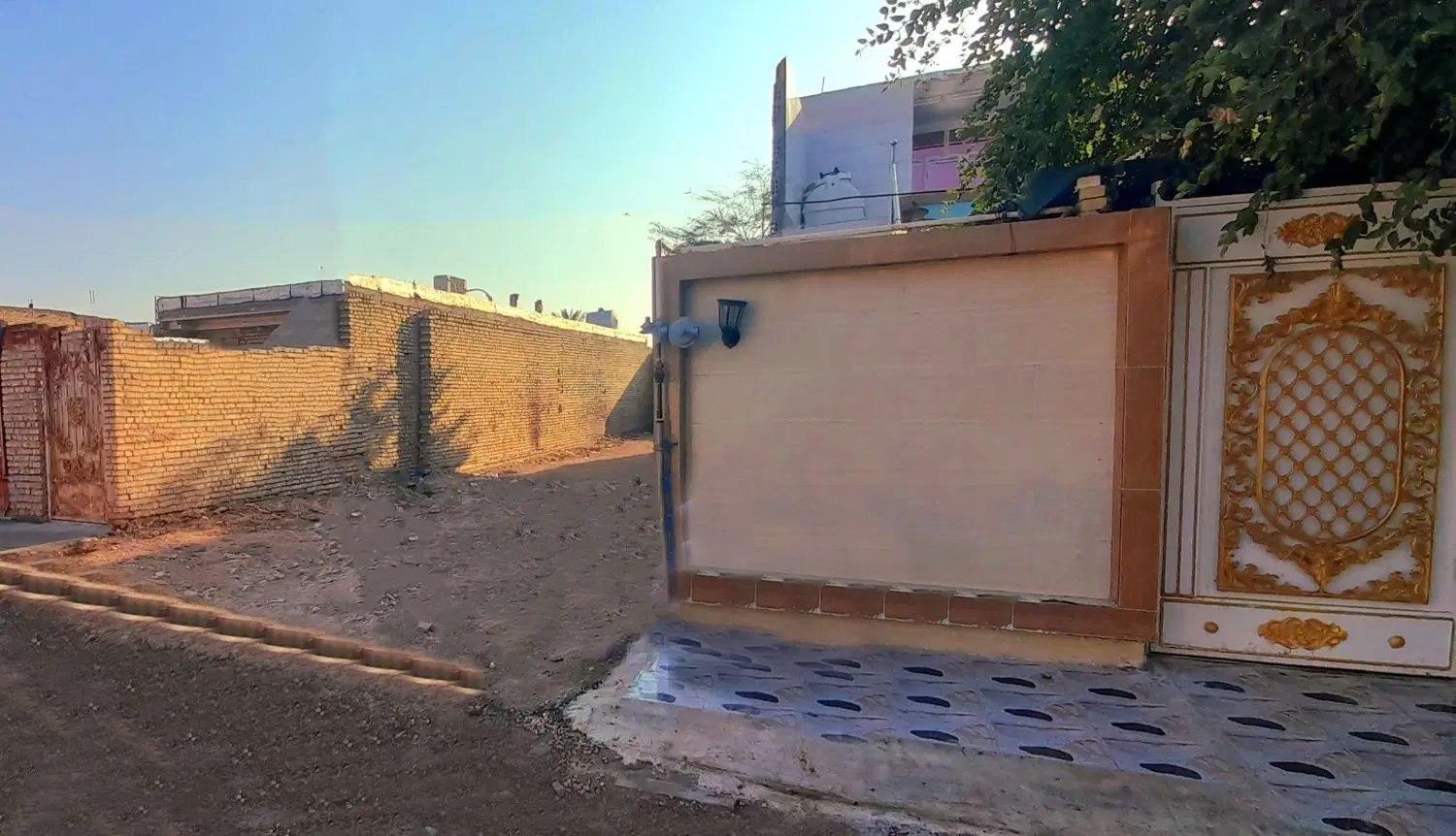 فروش زمین  مسکونی ۱۵۰  (نیمه‌آماده)