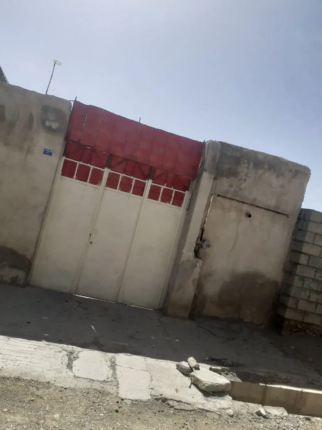 خانه ۱۰۰متری واقع درروستای بلوردی جاده بیستون