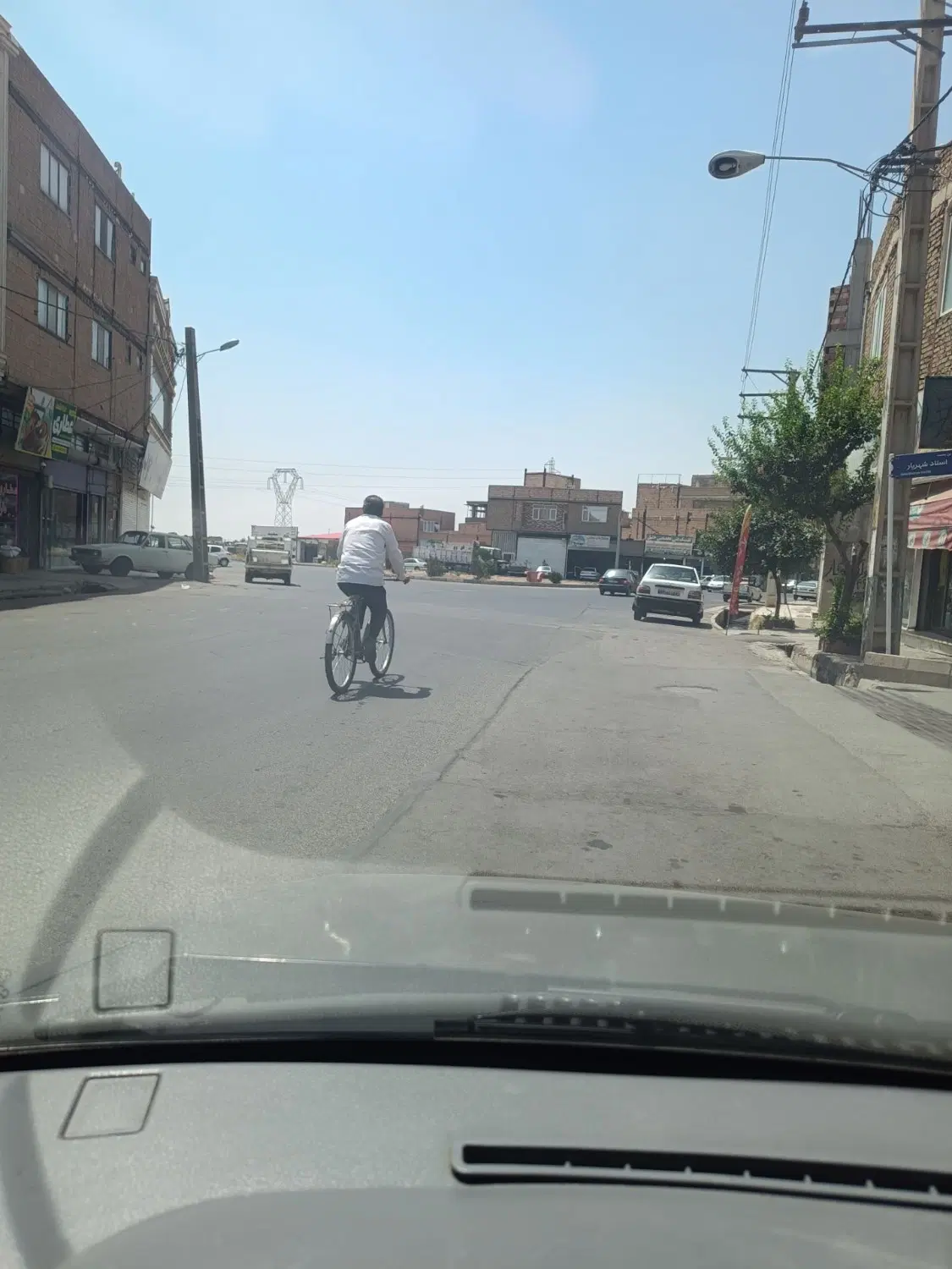 زمن تجاری دور میدان شیرودی