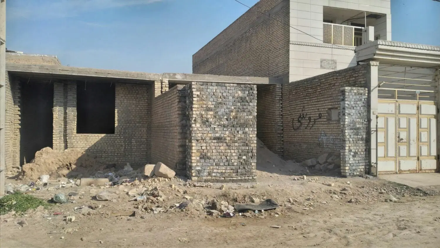 خانه نیمه کاره 100متری اسلام اباد شرقی