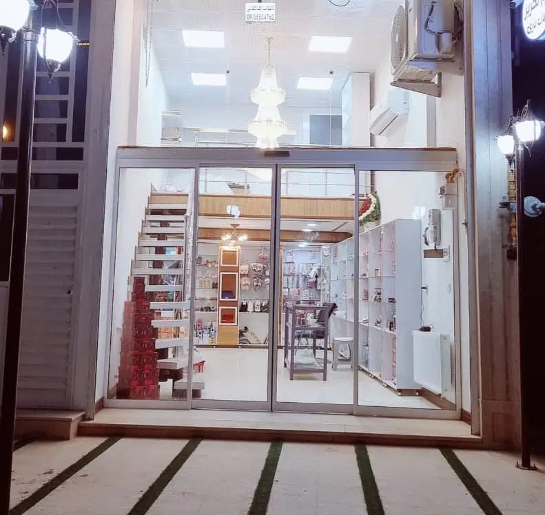 فروش یک باب مغازه سه طبقه