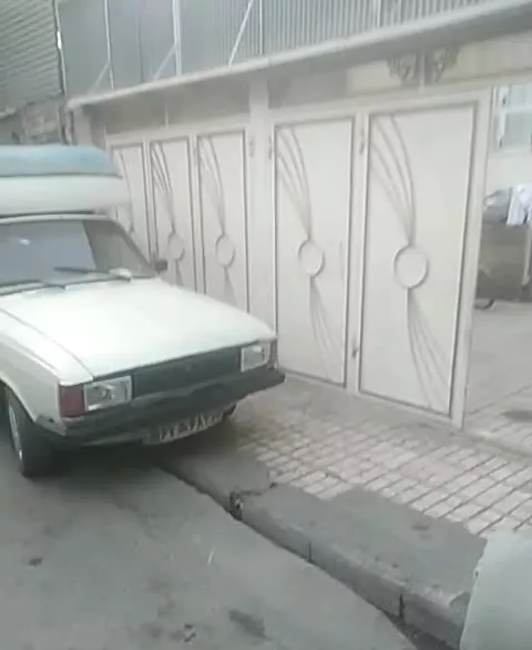 متراژزیربنا۲۱۵متردر۳طبقه دارای ۲حیاط نزدیک حرم