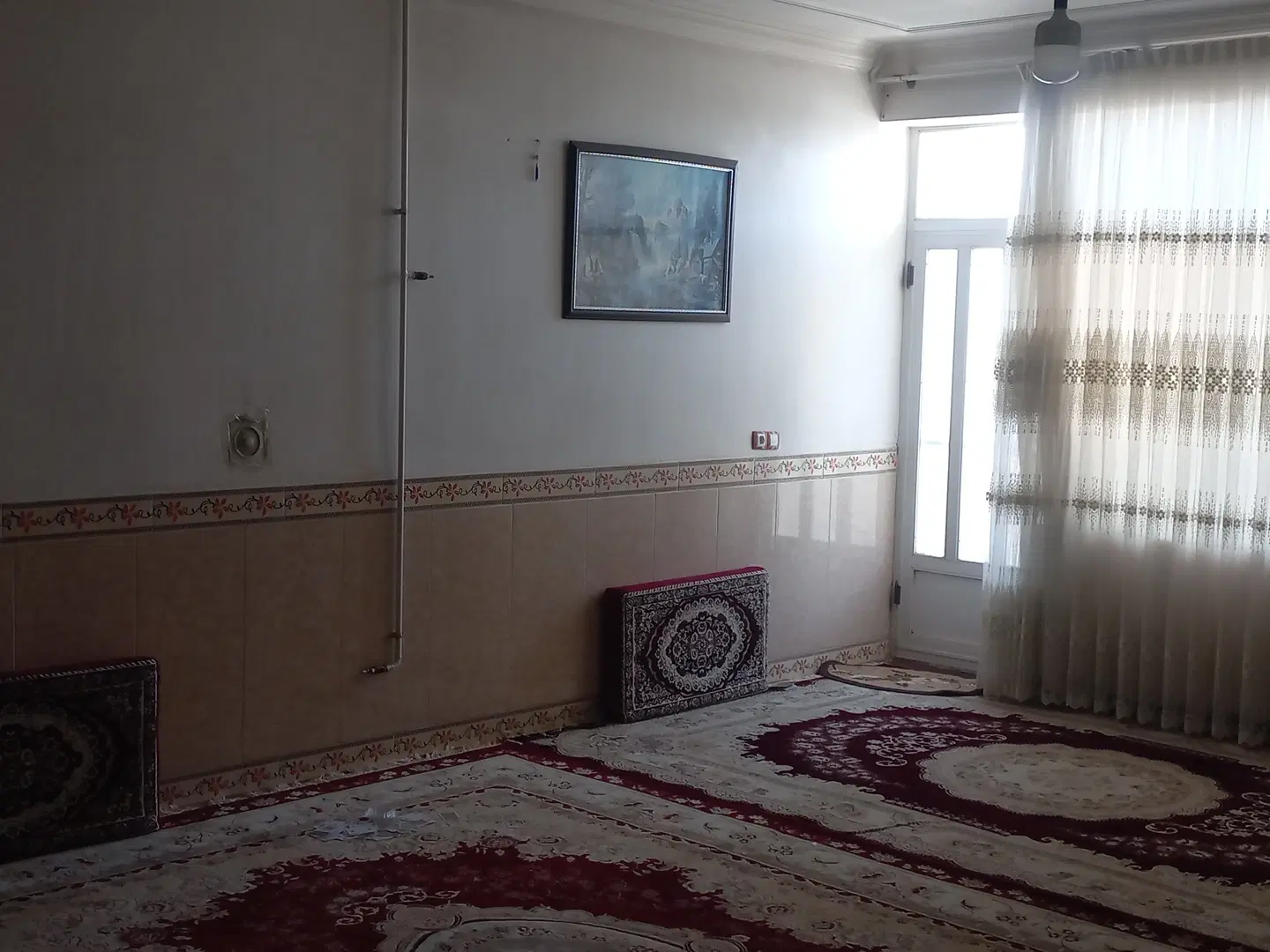خانه اجاره ای طبقه دوم شهرک بسیج فاز یک صحنه