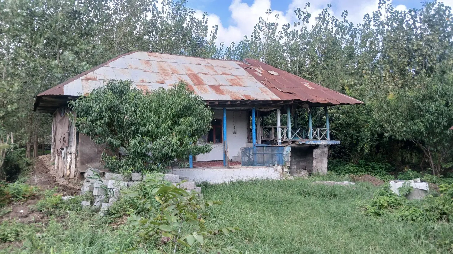 ویلای روستایی بررودخانه جای بکر سنگر رشت