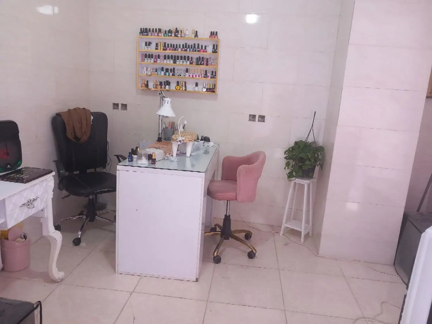 مغازه ای به متراژ ۱۰ متر نبش دو کوچه
