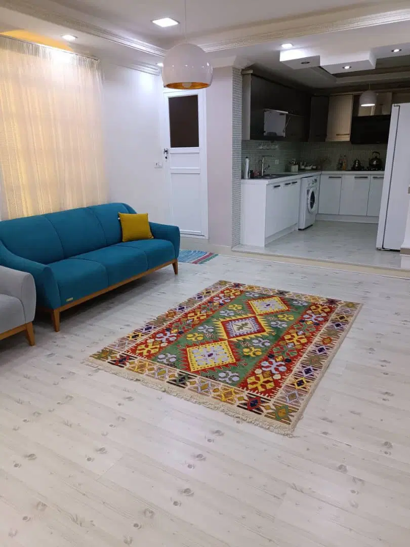 رهن و اجاره طبقه بالا سر خیابان اصلی