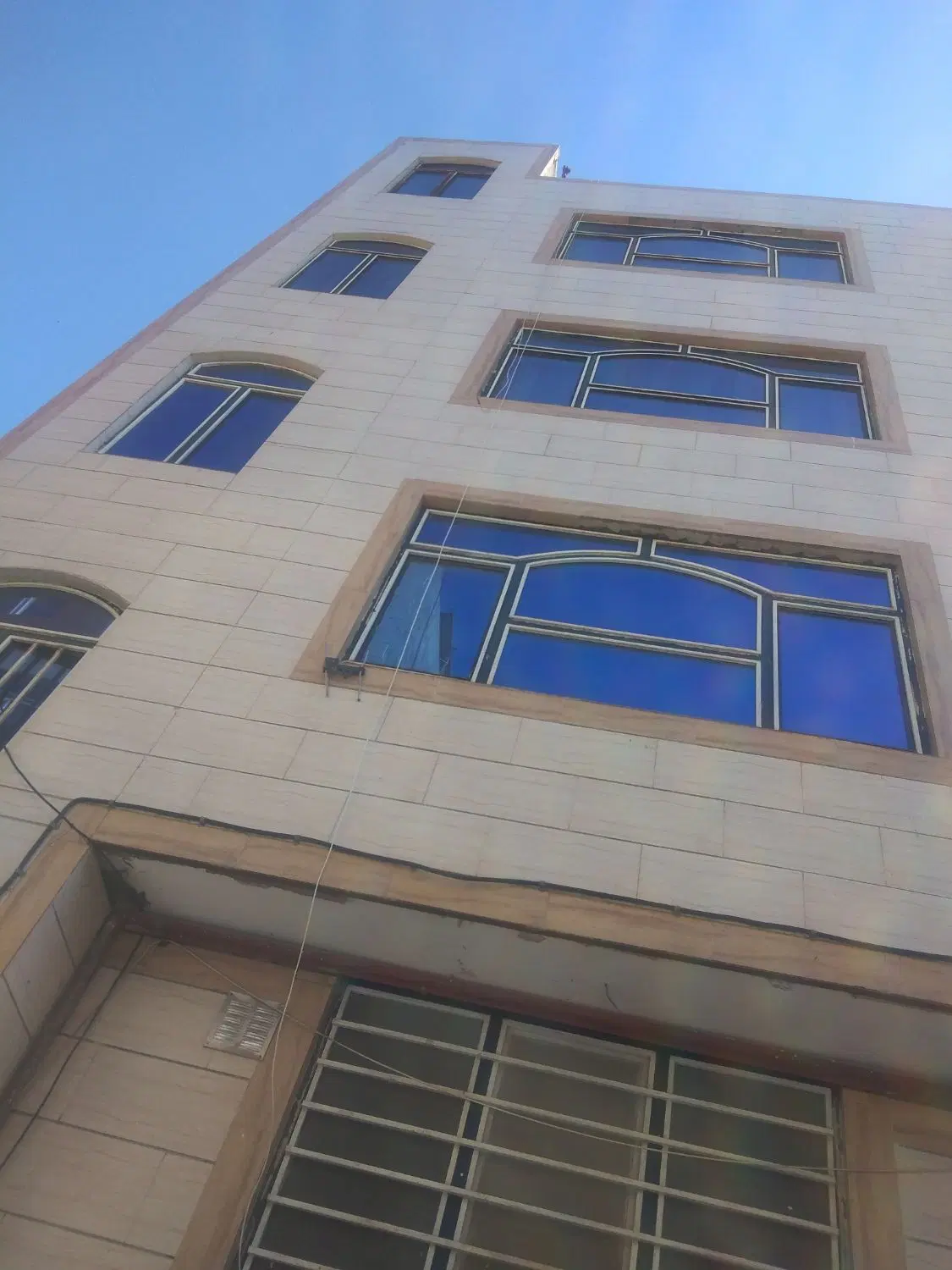 سر دونبش غرق نور