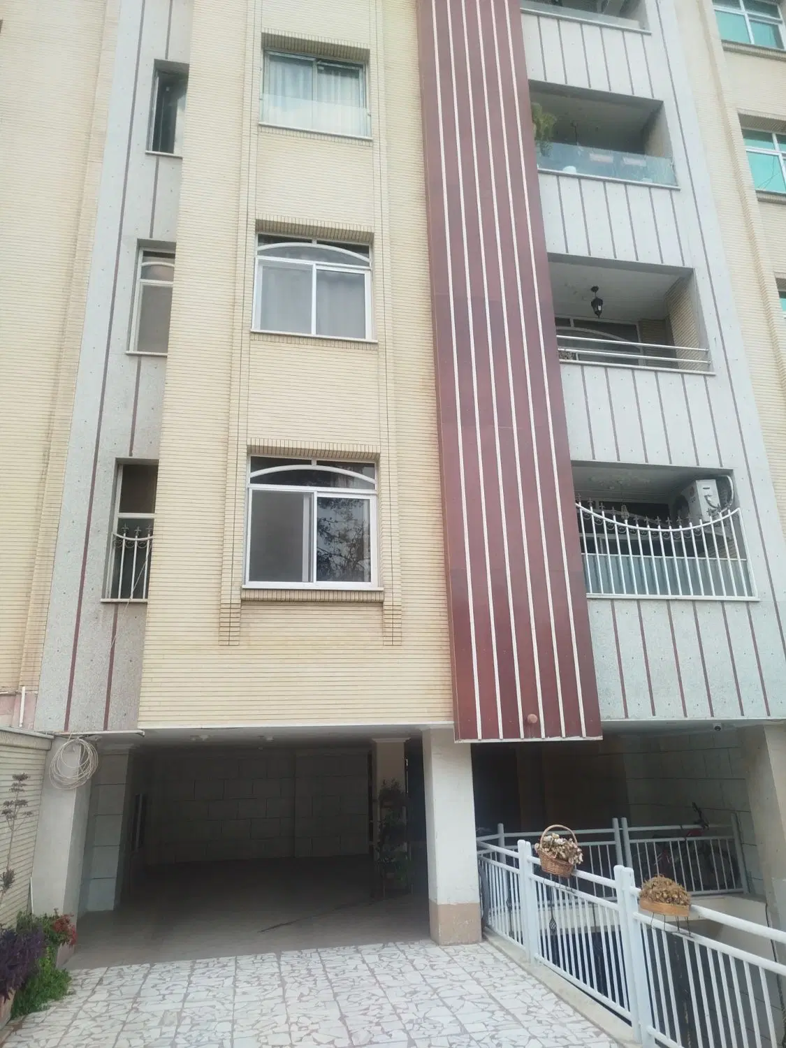 ویلایی جنوبی دوطبقه در فرهنگ