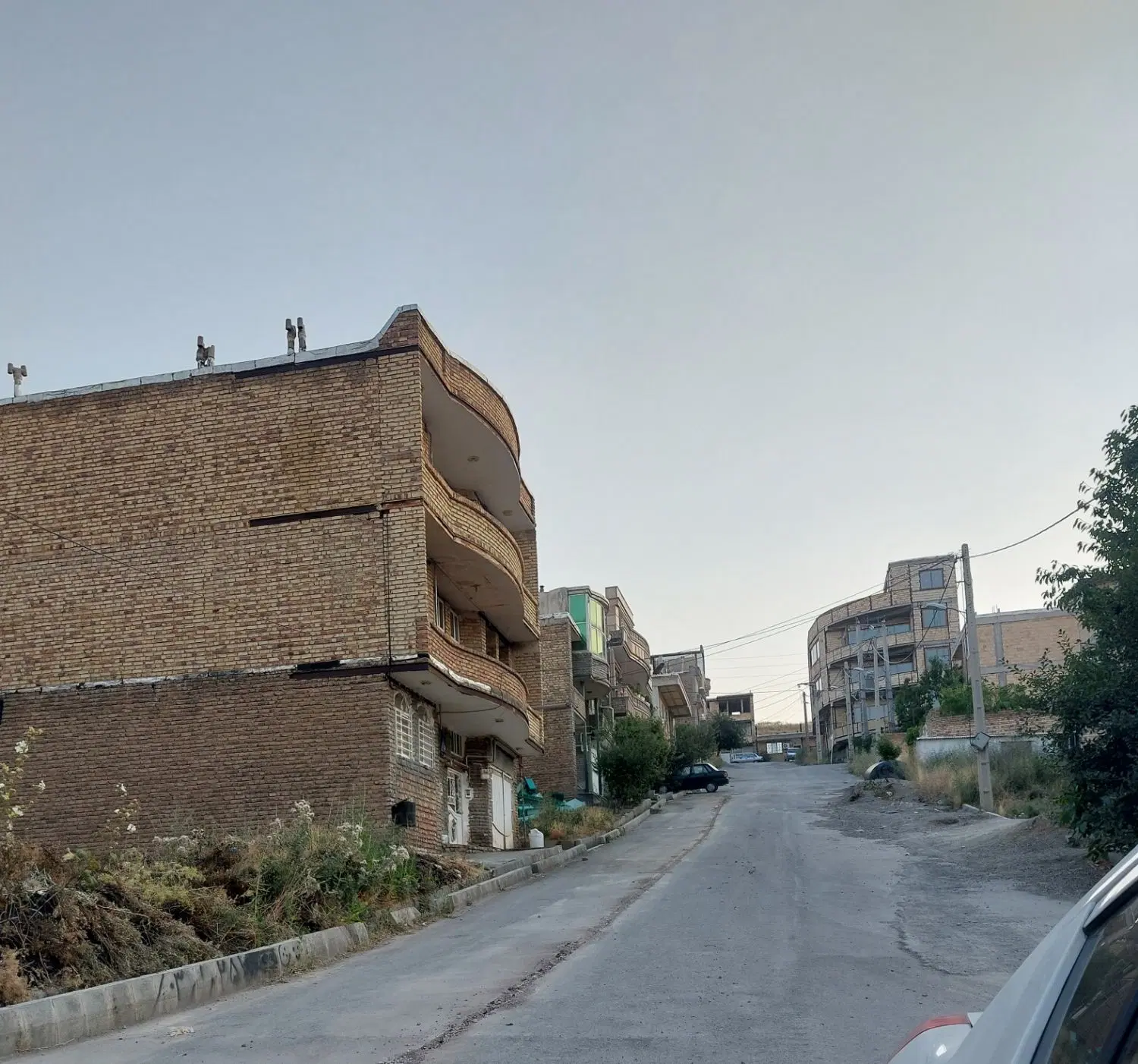 زمین ۲۱۱ متری در خیابان صدرا