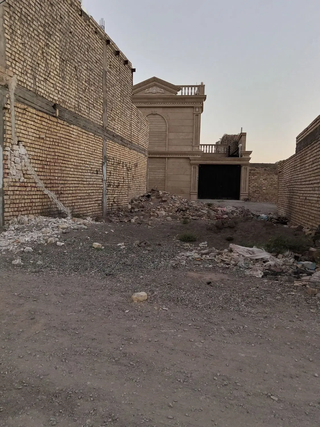 زمین فروشی
