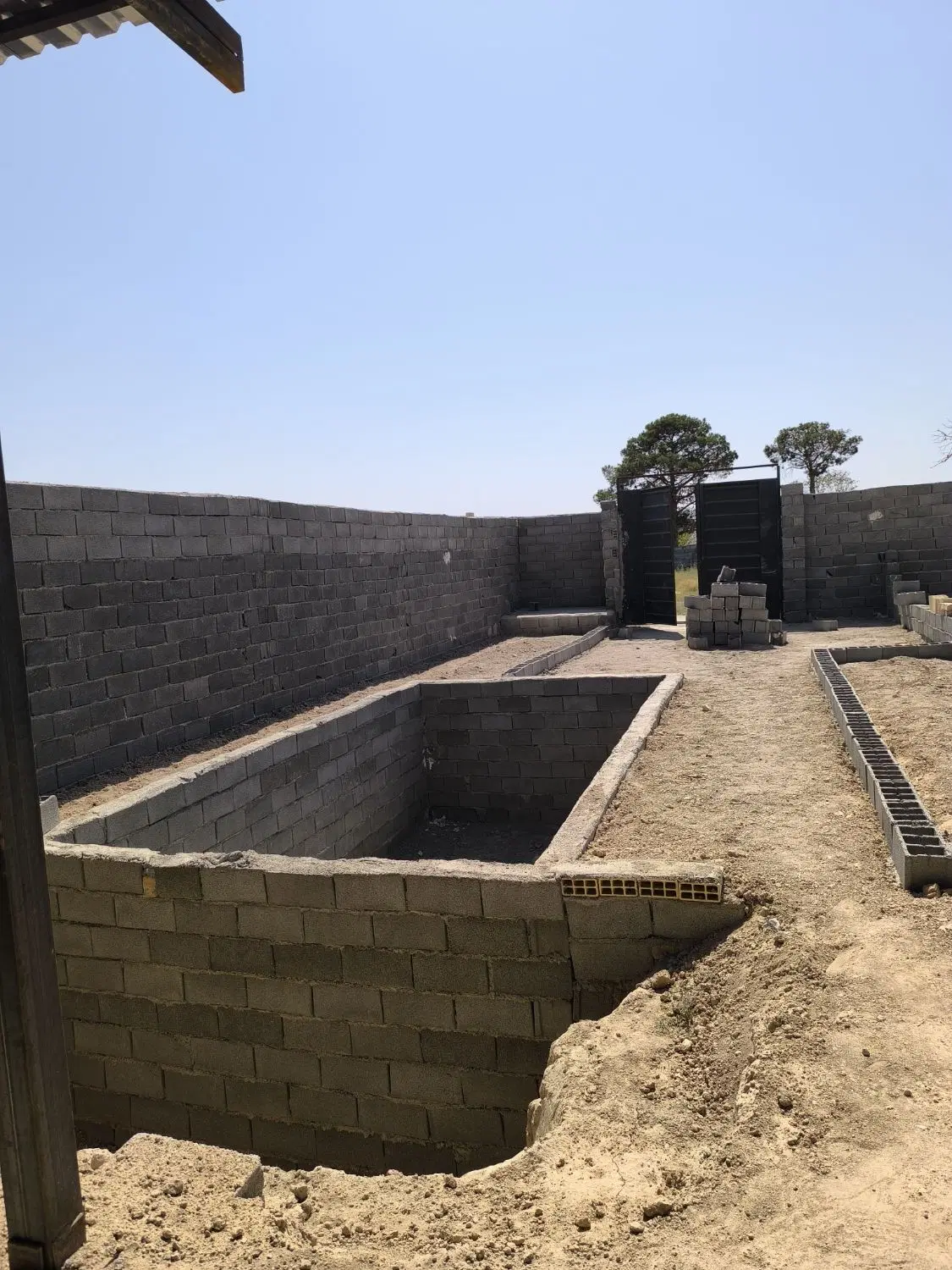 باغچه ۲۰۰متری خوش قواره آب برق گاز
