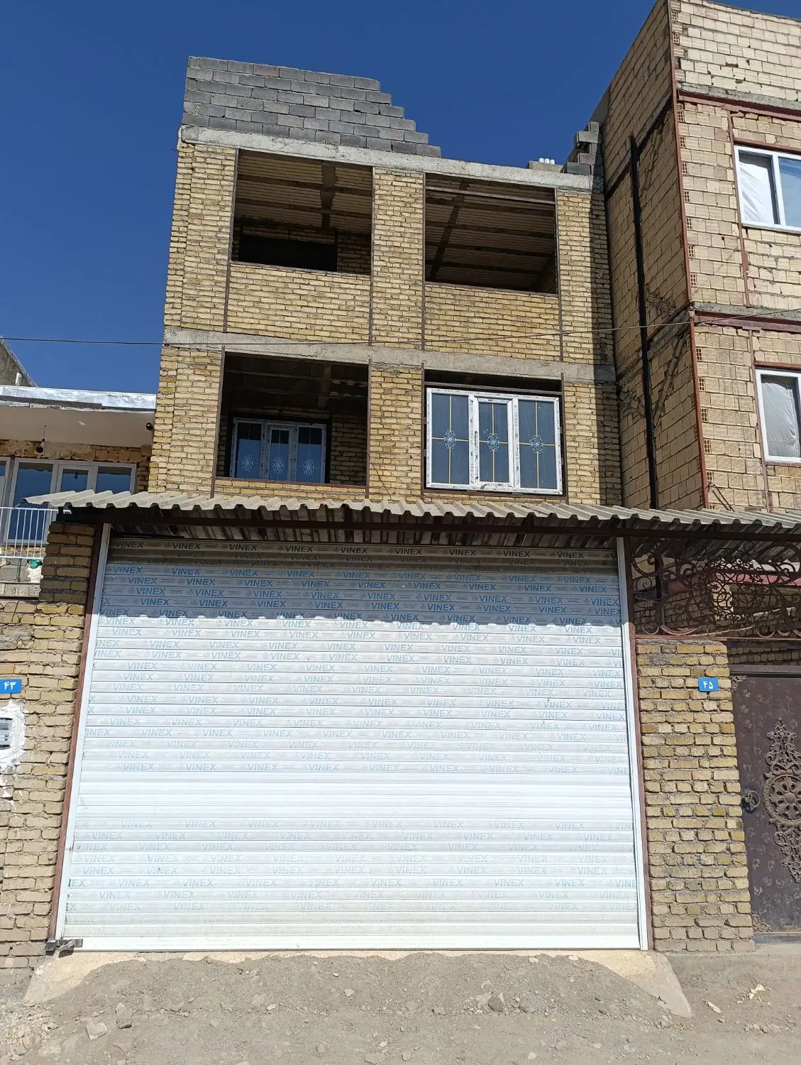 ساختمان نیمه کاره شخصی ساز