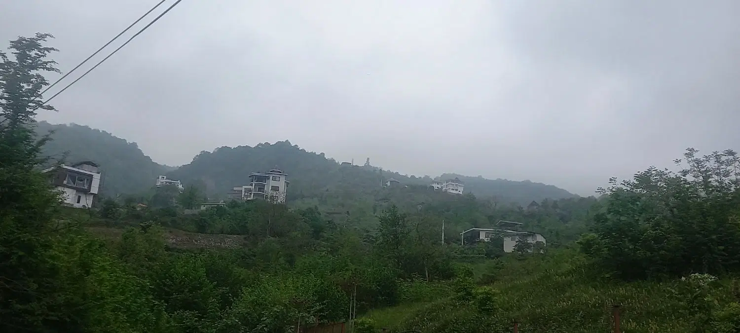 زمین ۲۸۵۰ متر    مالک هستم