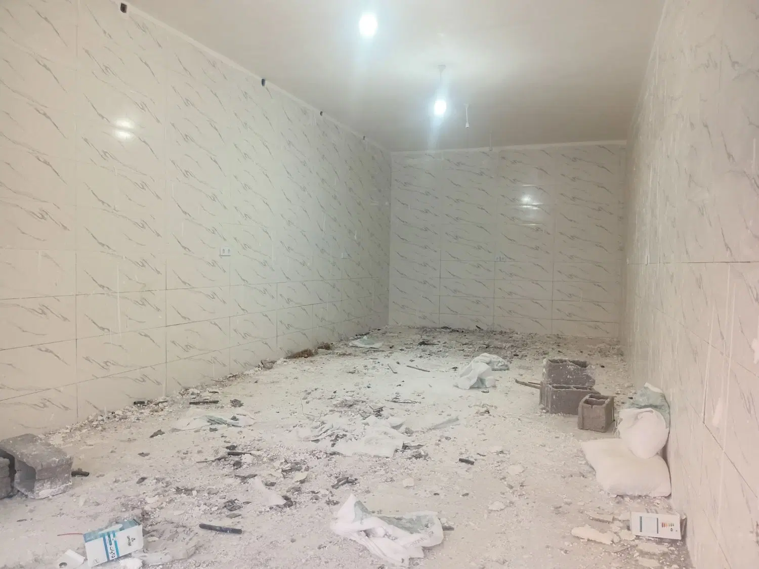 یک باب مغازه اول فردوس یک جنب نانوایی مادر