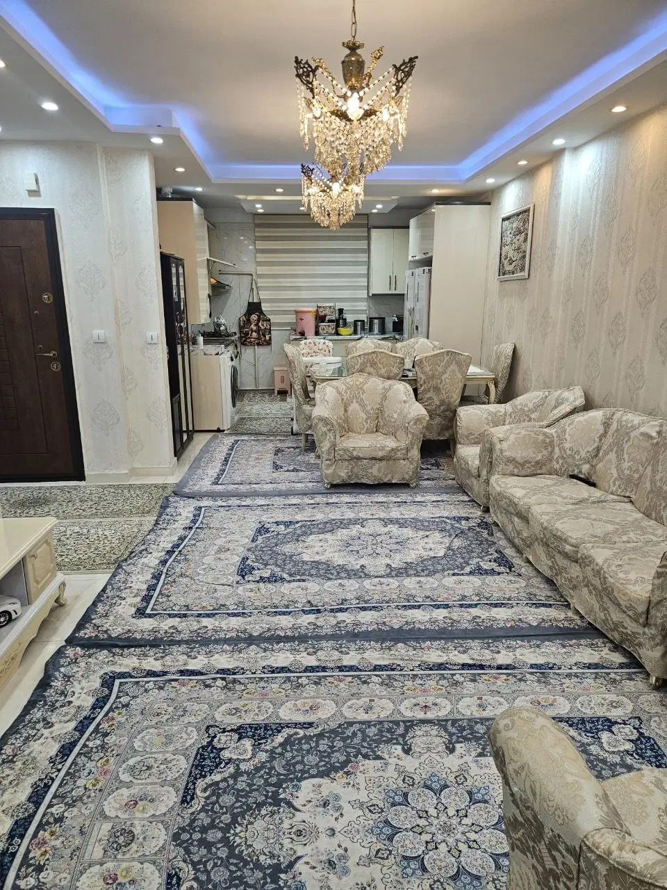 آپارتمان ۷۳ متری تک واحدی