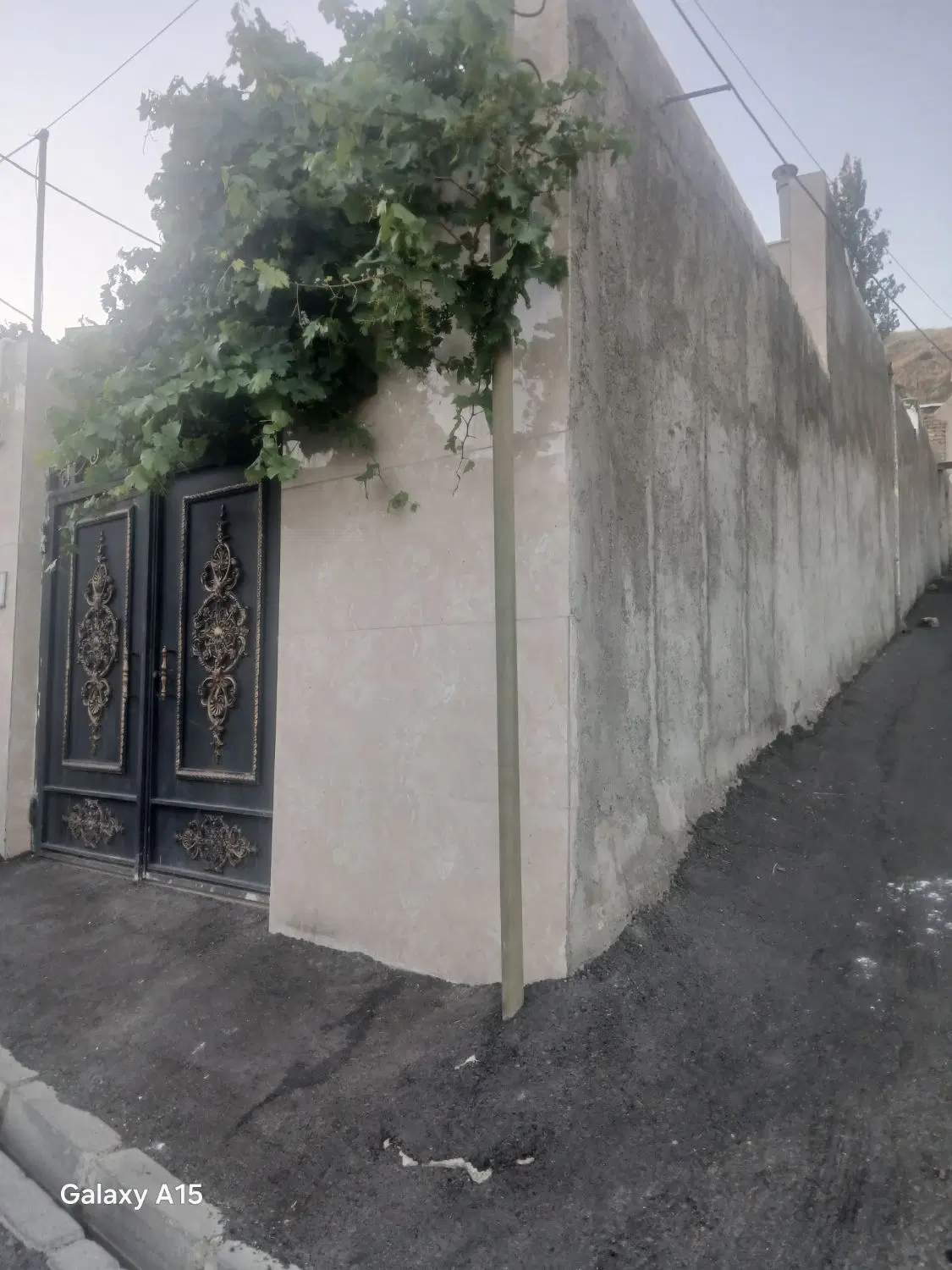 منزل ویلایی با حیاط ماشین رو در کلاک