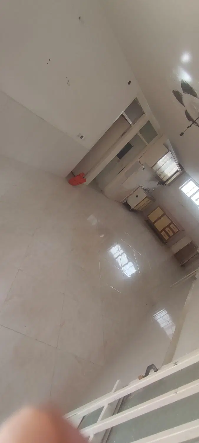 زیرهمکف نیم طبقه راه جدا سرامیک شده دربست