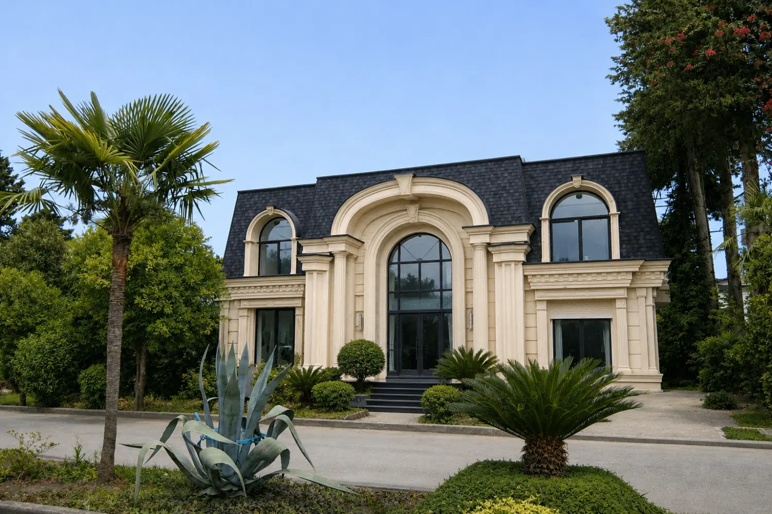 شاهکار معماری کلاسیک فرانسوی واقع در شهرکی فاخر