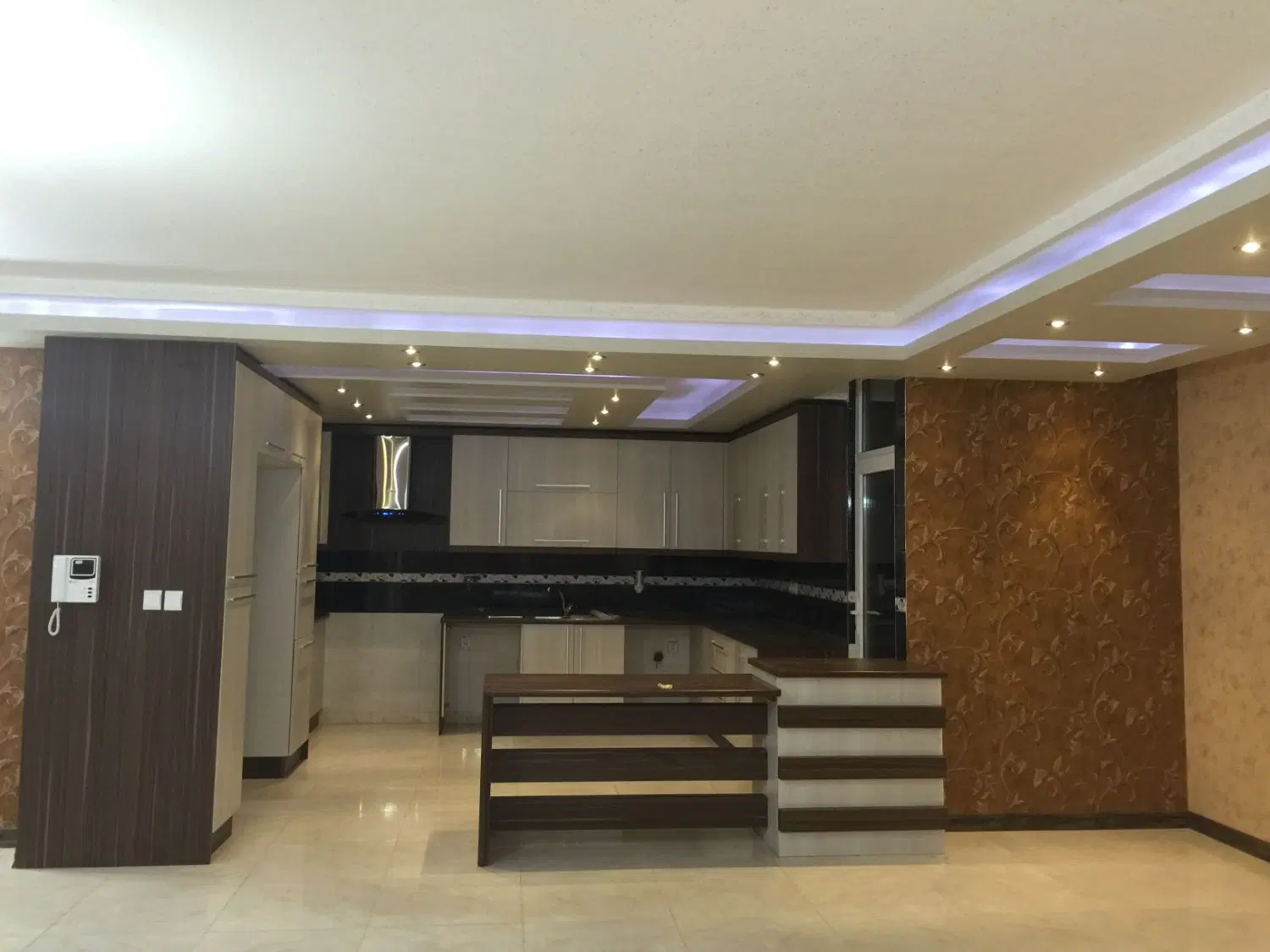 جی شیر نبش سروستان اجاره واحد۱۴۰متری ۳خوابه شیک