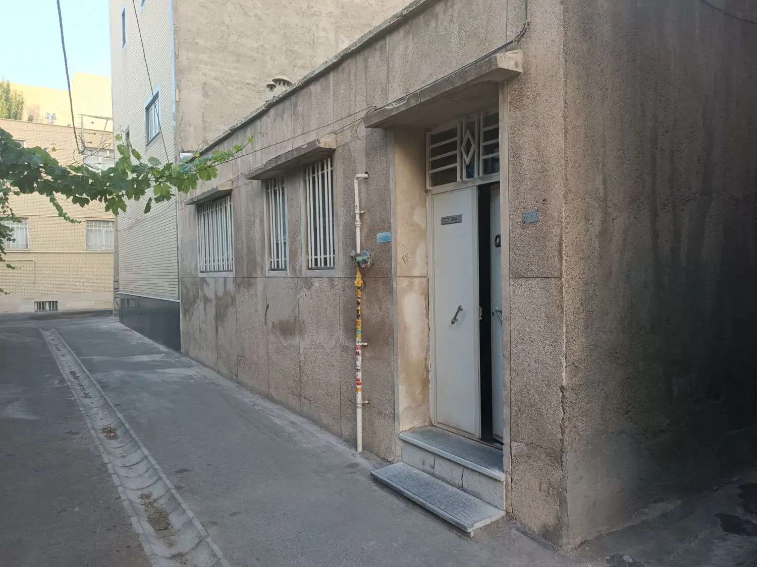 حیاط جنوبی ۱۶۲ متری در کوچه‌باغ