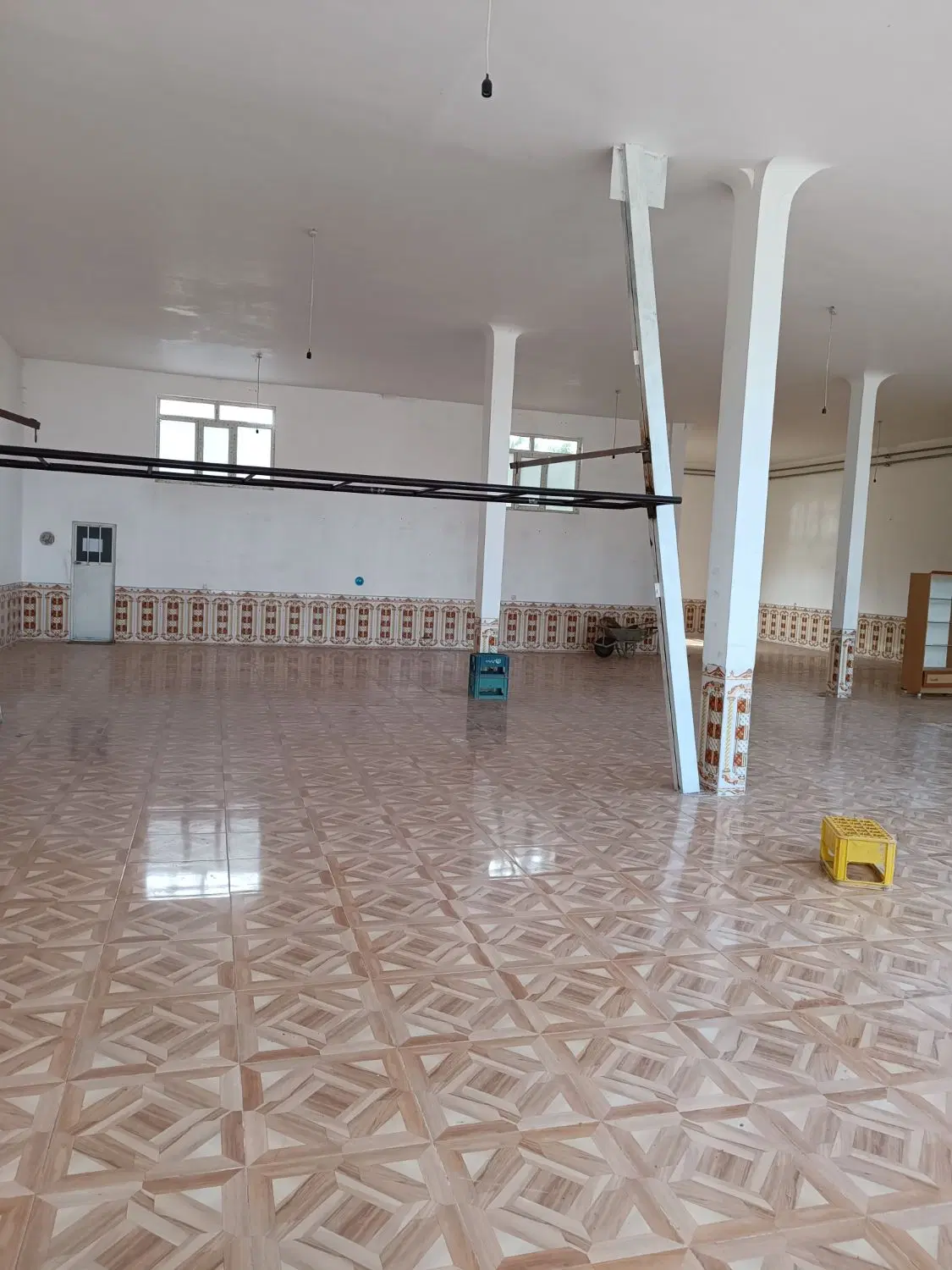 اجاره مغازه بزرگ در خیابان پلیس