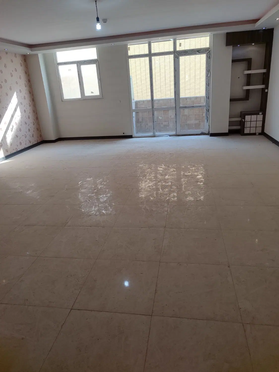 فروش سه طبقه رباط سوم با آسانسور هر طبقه ۱۳۰متر