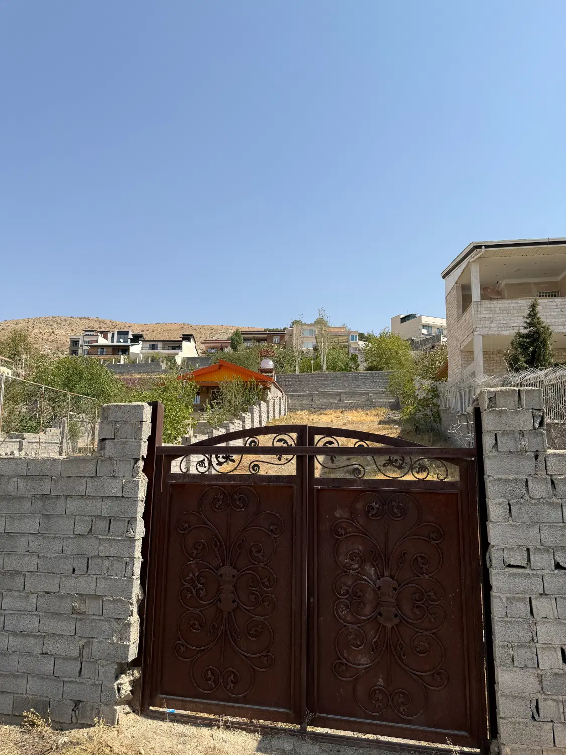 زمین رودهن