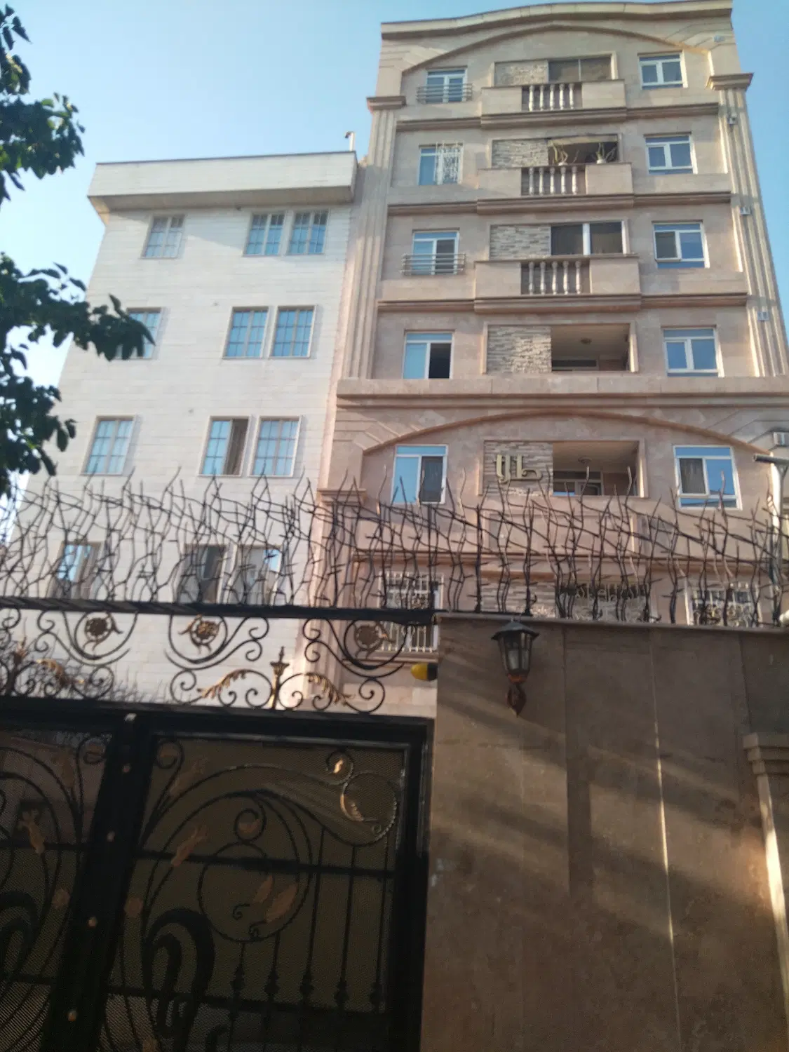 آپارتمان فول امکانات شیک و تمیز