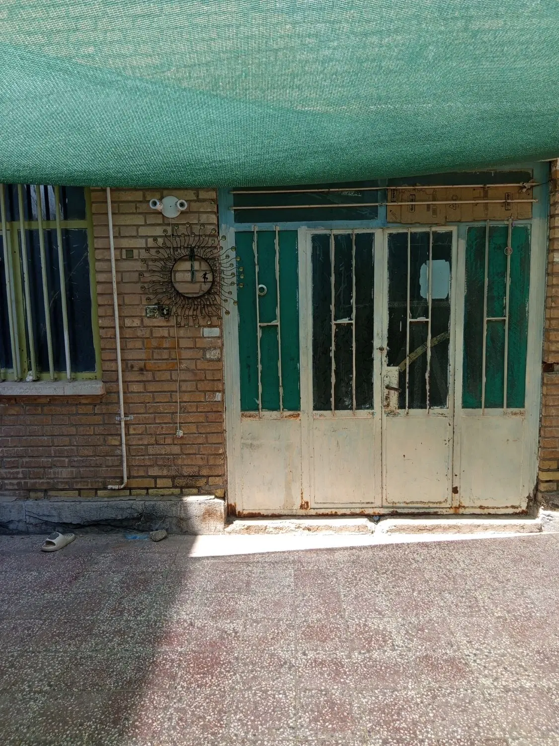 یک خونه واقع در خیابان همیشه بهار_بنگاه والفجر