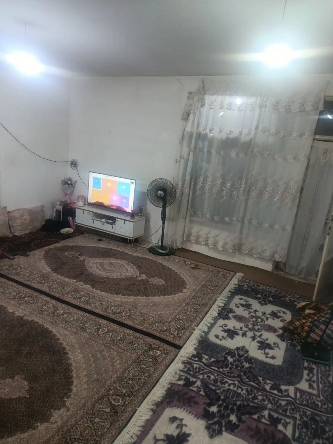 یک آپارتمان راه جدا دارای حیاط