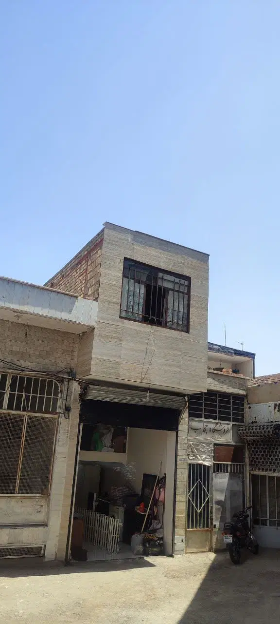 سند تکبرگ 40متر تجاری هم مسکونی خ انصارالحسین ک۱۵