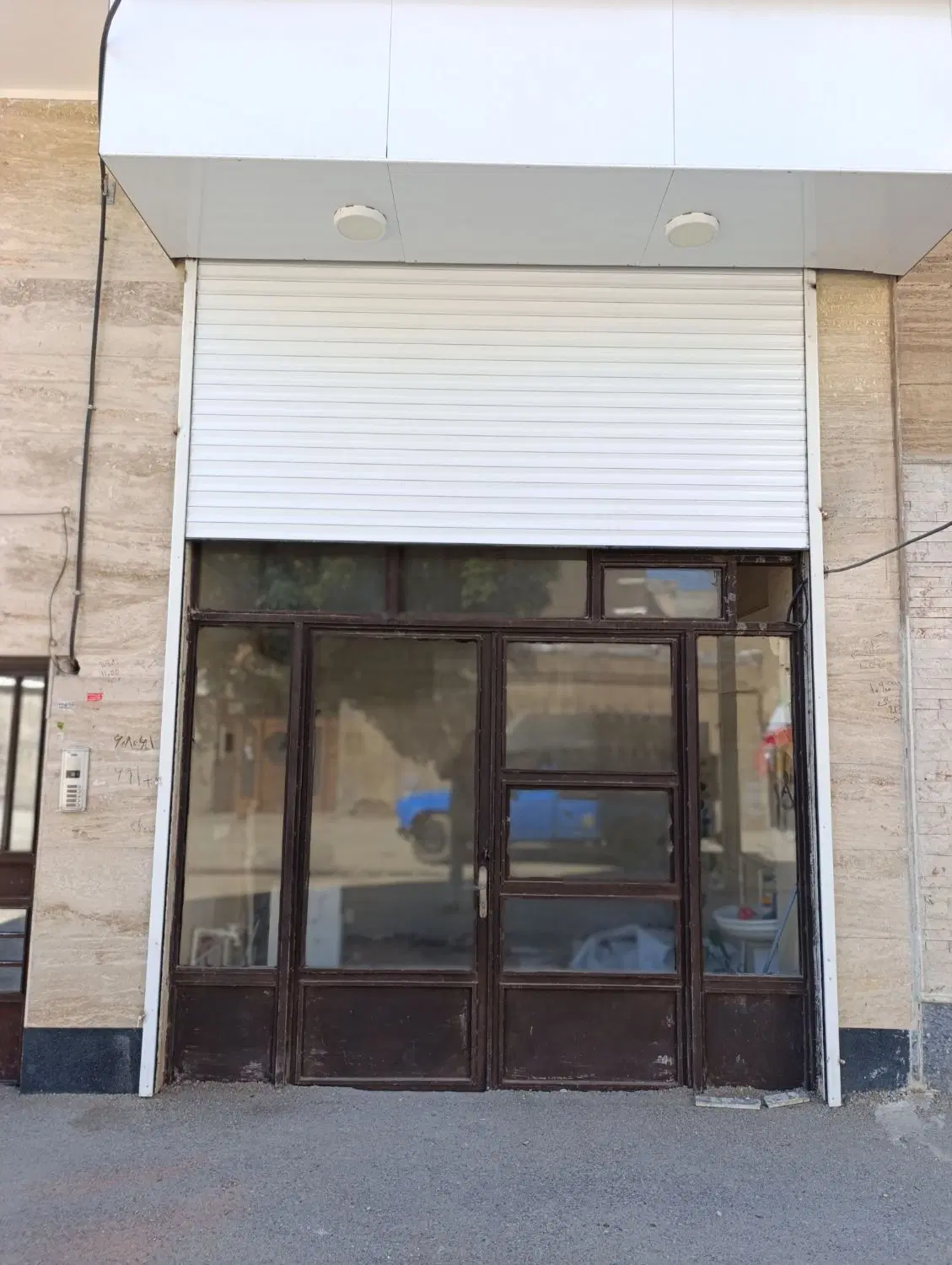 یک باب مغازه تجاری