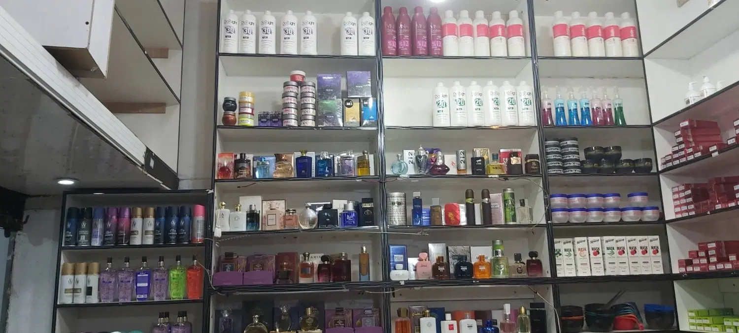 یک باب مغازه تجاری