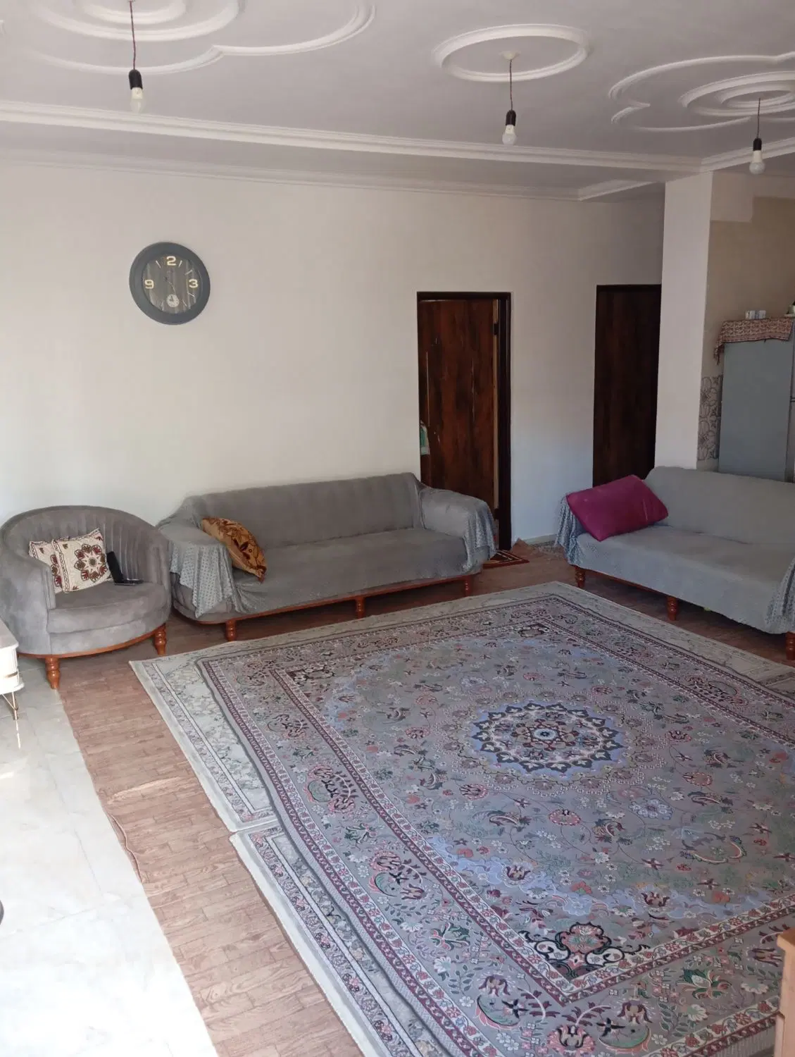 اجاره ی واحد طبقه ی همکف
