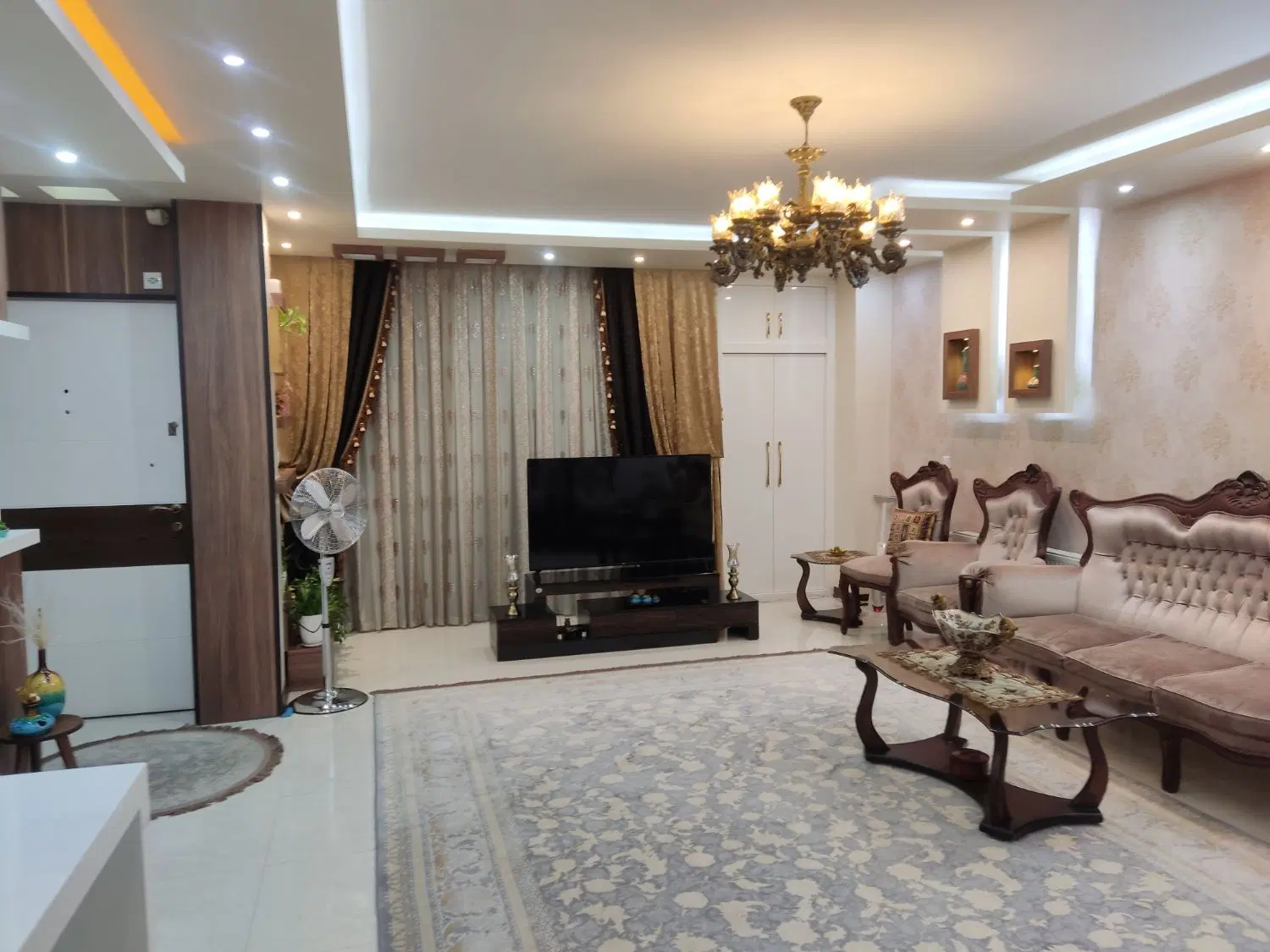ویلایی 3 طبقه. خوراسگان. خیابان شریعتی