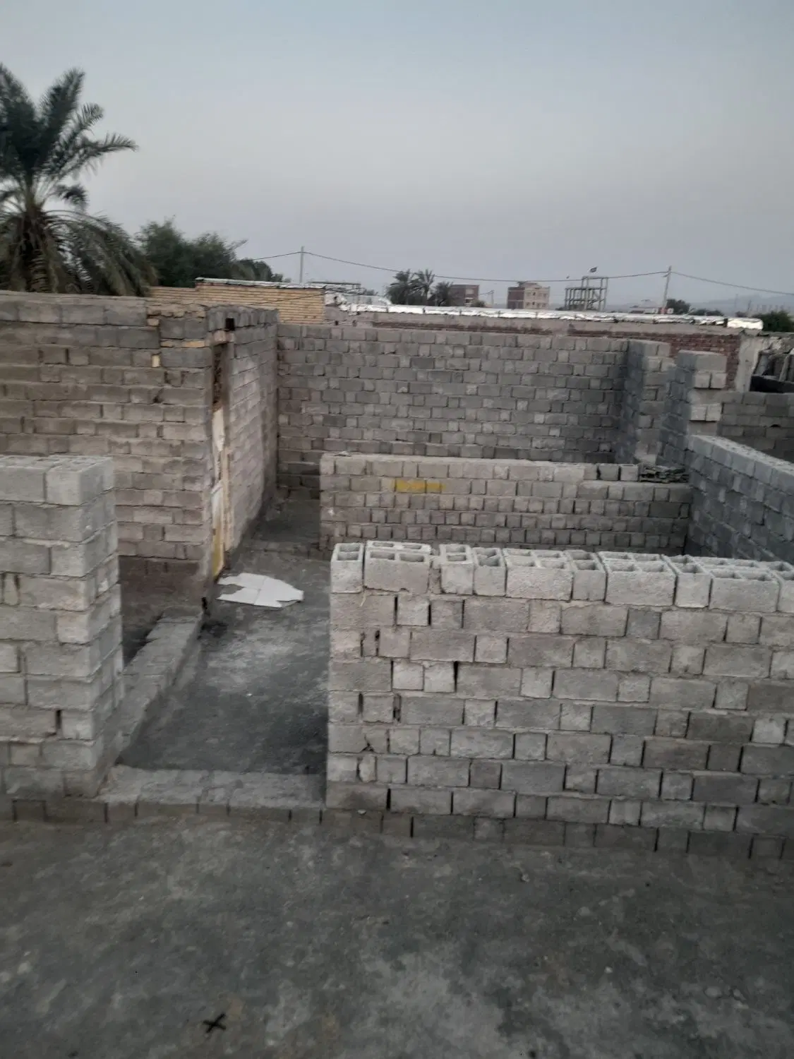 فروش املاک یک دستگاه خانه ویلایی بلوکی