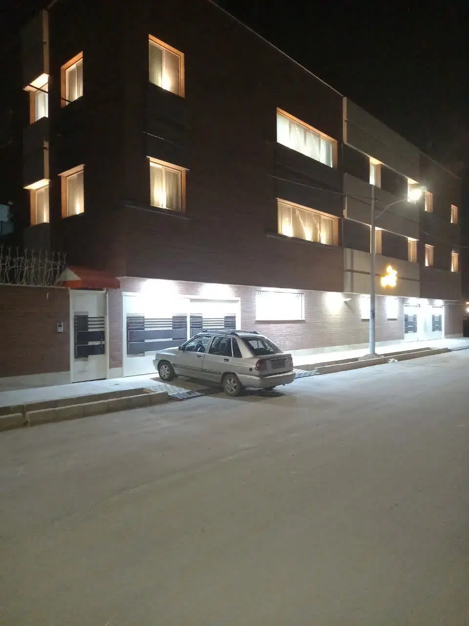 نیایش ۱۰۱ متر غرق نور