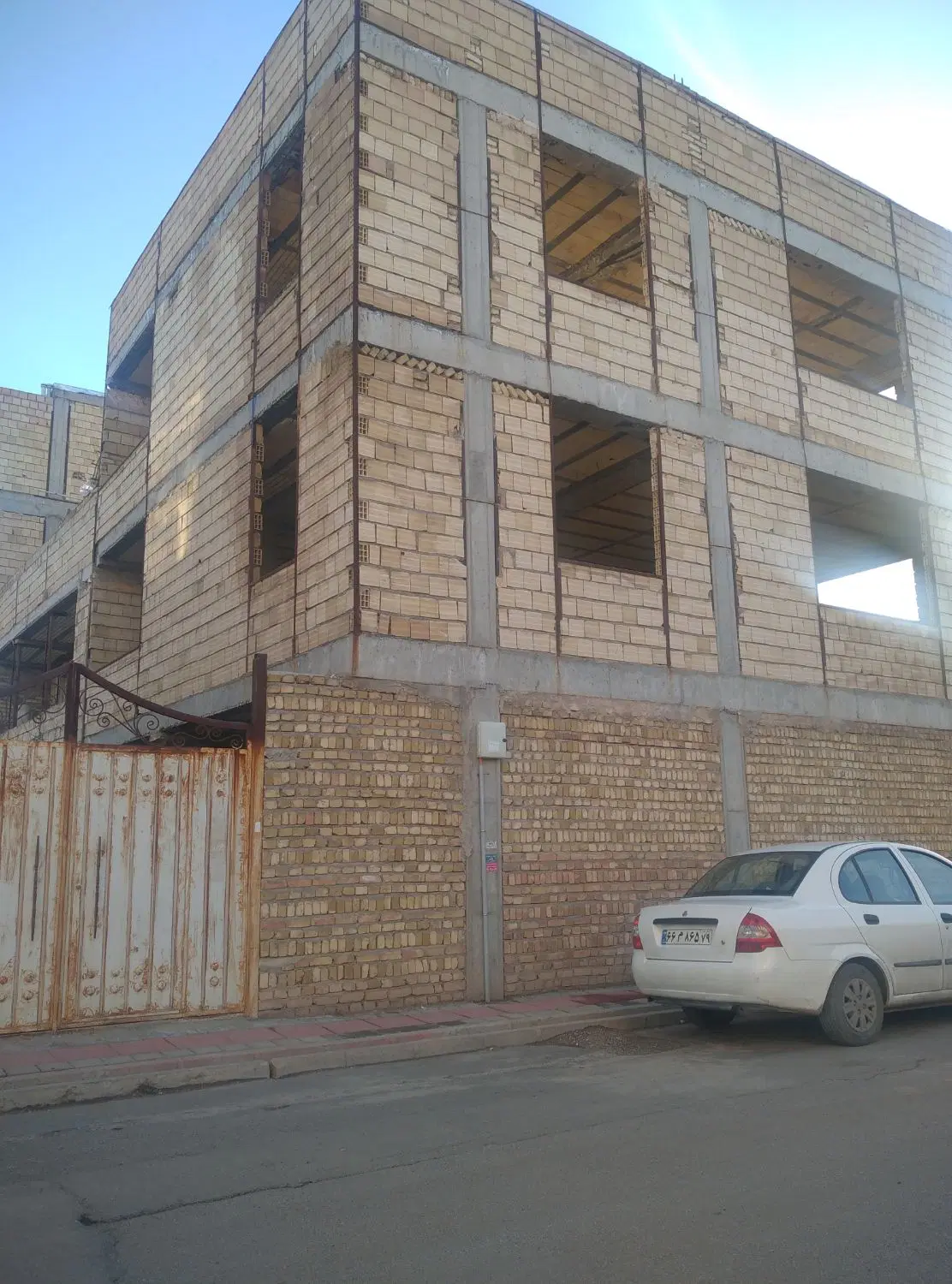 ساختمان دو طبقه